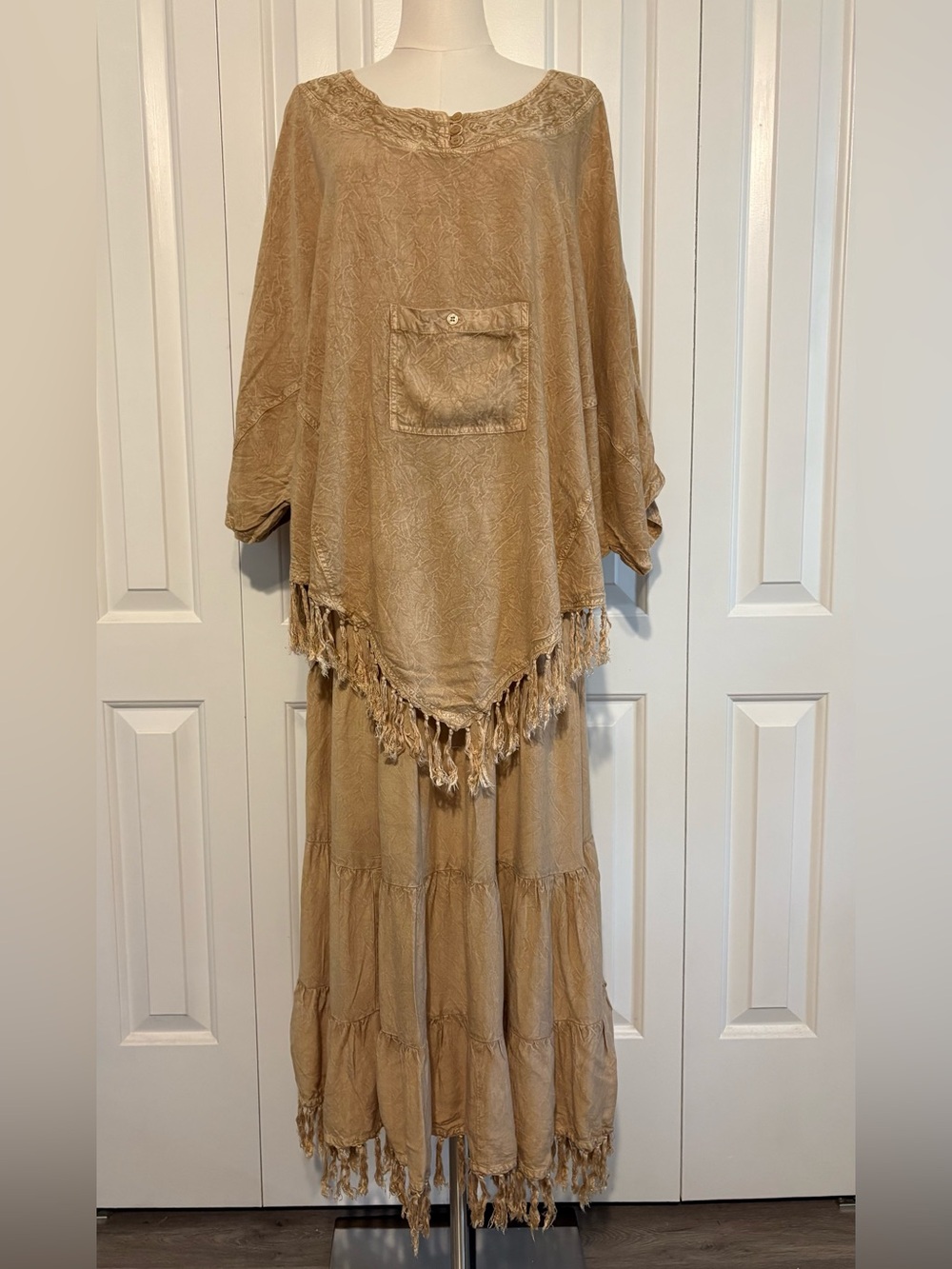 SILVERSTREAM, Two Piece Boho Fringed Poncho Skirt Set
